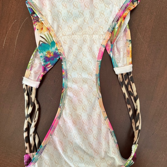 Victoria Secret mega push up bikini 32/D top & medium bottoms - Picture 6 of 9